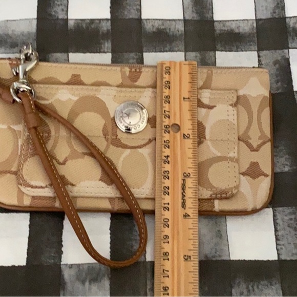 NWOT COACH WRISTLET - Picture 8 of 8
